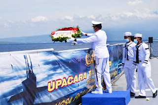 Panglima Koarmada II Beri Penghormatan Terakhir Bagi  Prajurit KRI Nanggala-402 Di Laut Bali