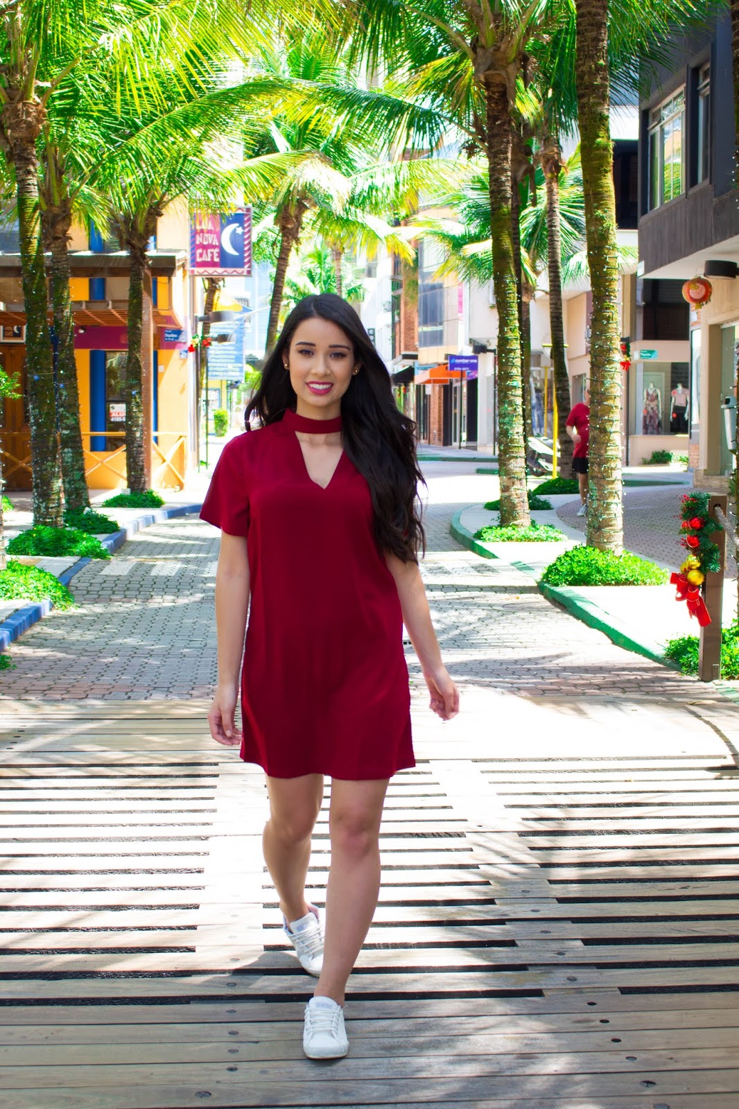 Look do Dia: Vestido Vermelho e Tênis - A Chata de Batom | Moda, Beleza e Skincare