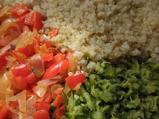  cebolla, pimiento, calabacin y quinoa, cocinados