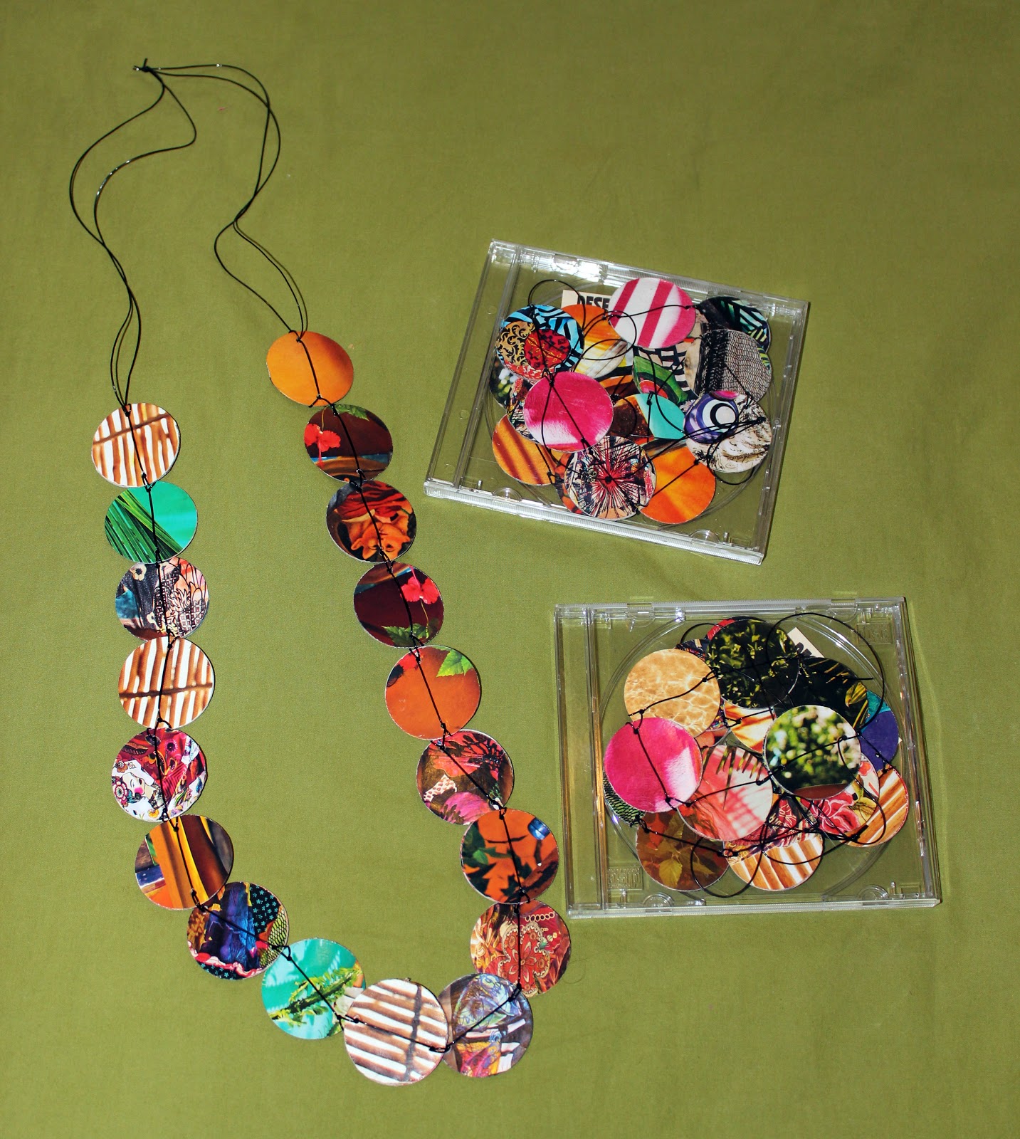 DesechoRehecho: Collares con papel y cartón reciclado