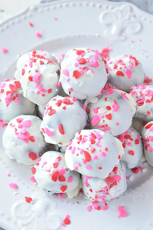 a close up of a pile up oreo cookie balls
