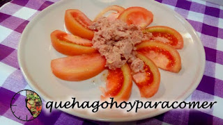 Ensalada de tomate y atún