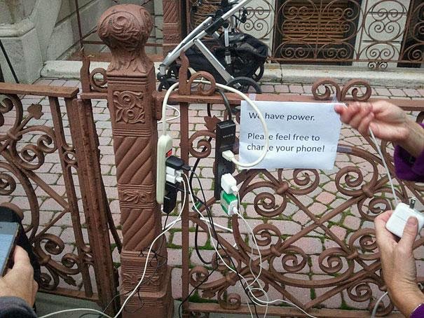 13 beautiful acts of kindness that left me teary-eyed - when hurricane sandy hit the east coast many people were without electricity