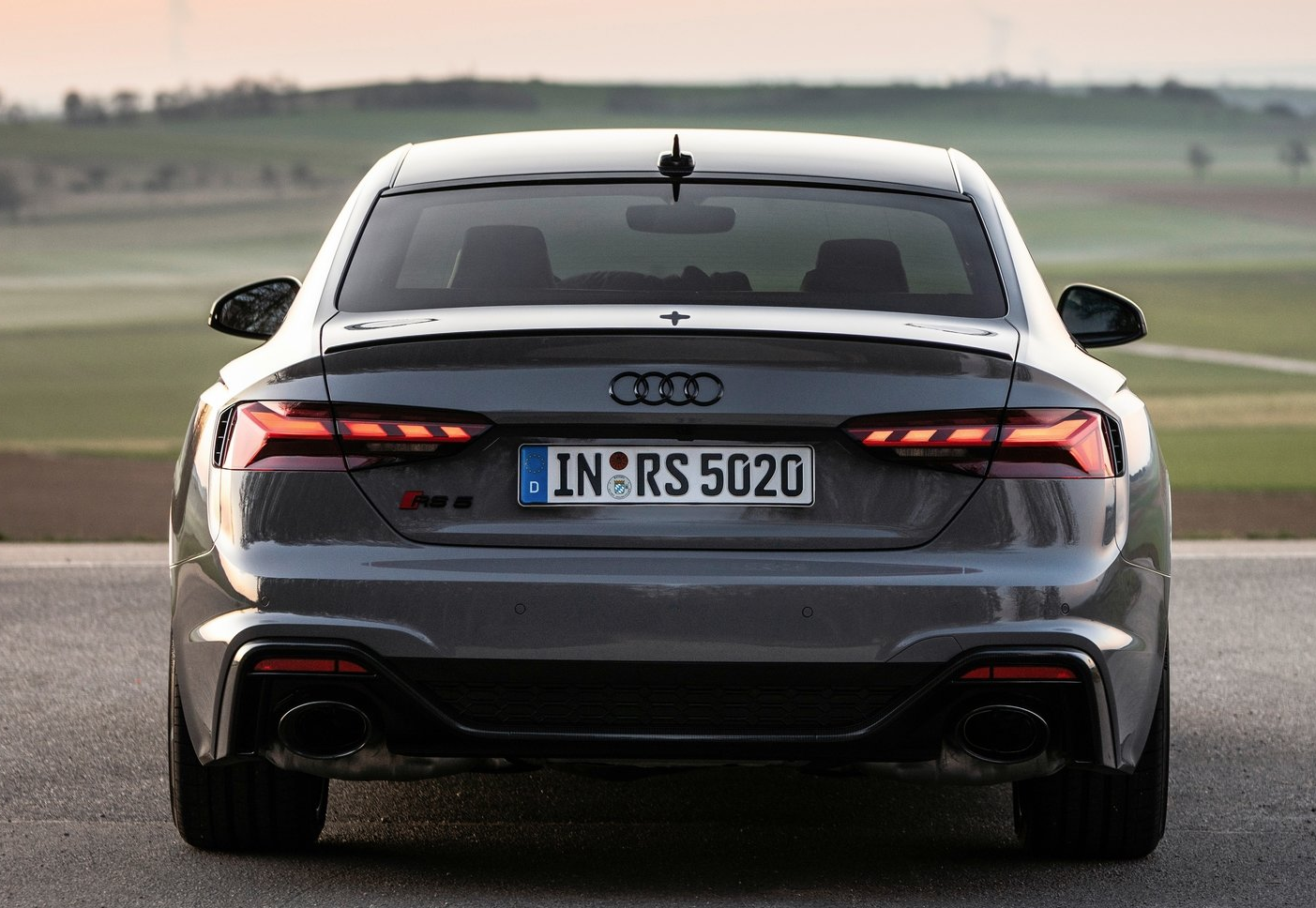 Audi s5 зад