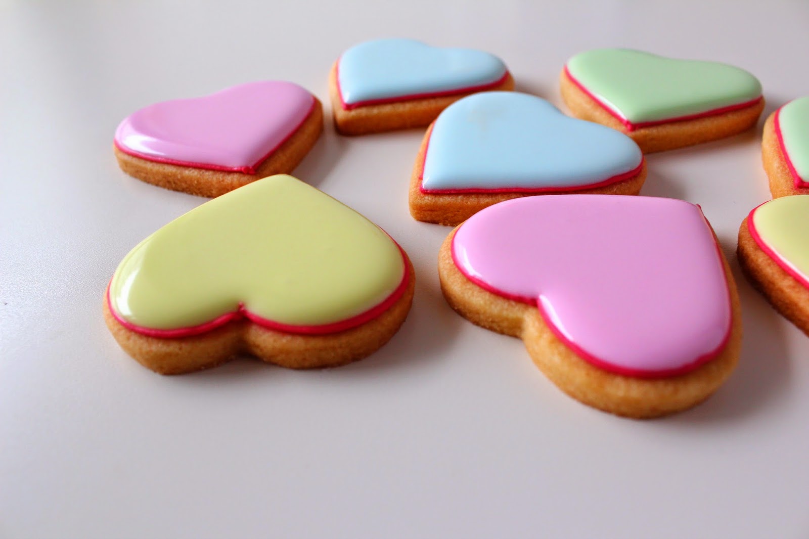 Sweeten your day. Candy hearts cookies キャンディーハートのアイシングクッキー