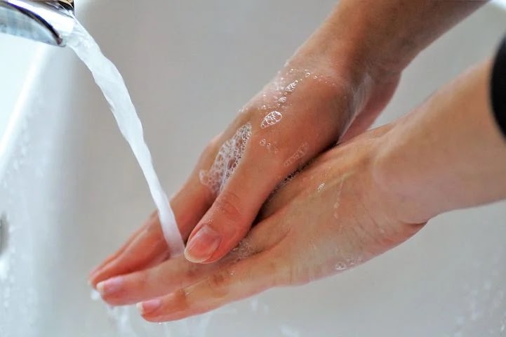 Manfaat mencuci tangan pakai sabun