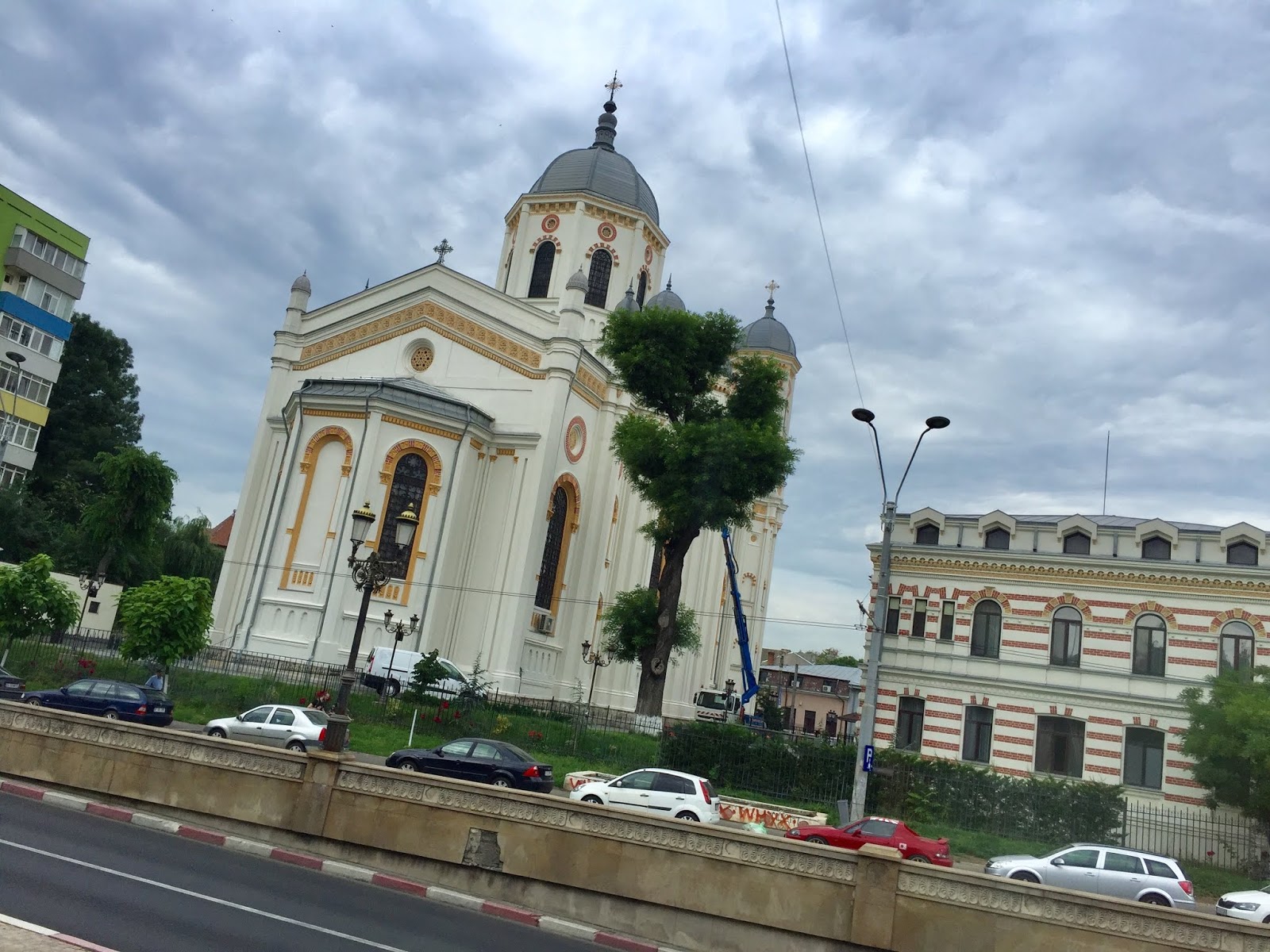 Бухарест Церковь Крецулеску