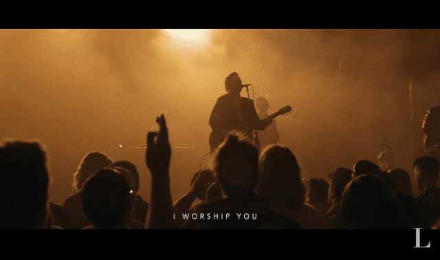 Lirik Leeland – Way Maker Terjemahan dan Makna - Ngelirik.com