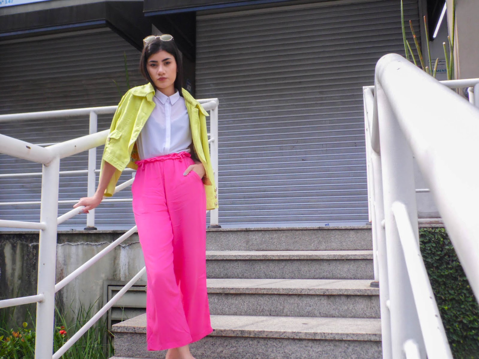 Jaqueta Amarela Neon e Pantacourt Rosa Jaqueta Amarela Neon e Pantacourt Rosa