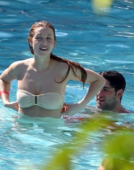 Whitney Port bikini top comes loose in the pool