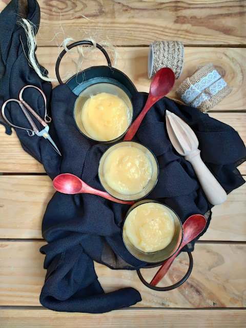 Crema de limón y cava. Receta de aprovechamiento. Postres fáciles, rápidos, sencillos, con fruta, ideal para verano. Reciclaje. Cuca