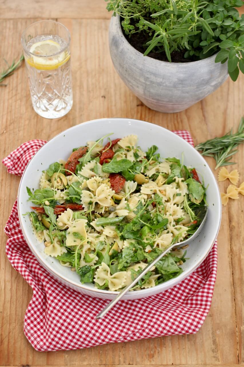 HOME OF HAPPY: MEDITERRANER FARFALLE-SALAT