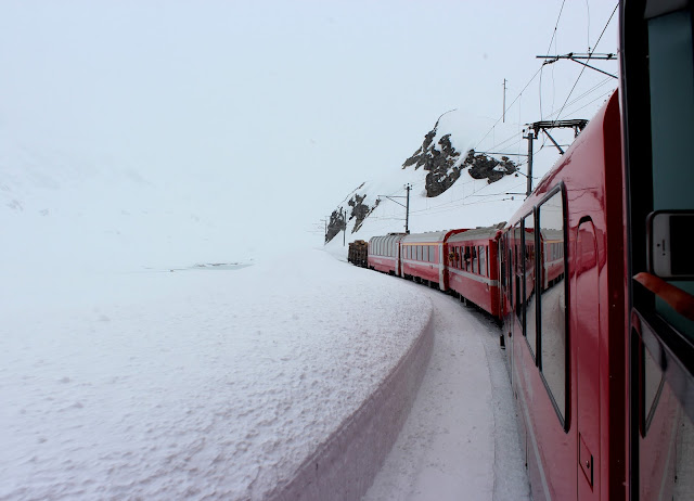 Bernina Express por los Alpes nevados