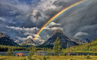 Arcoiris en las montañas - Vista panorámica desde el lago