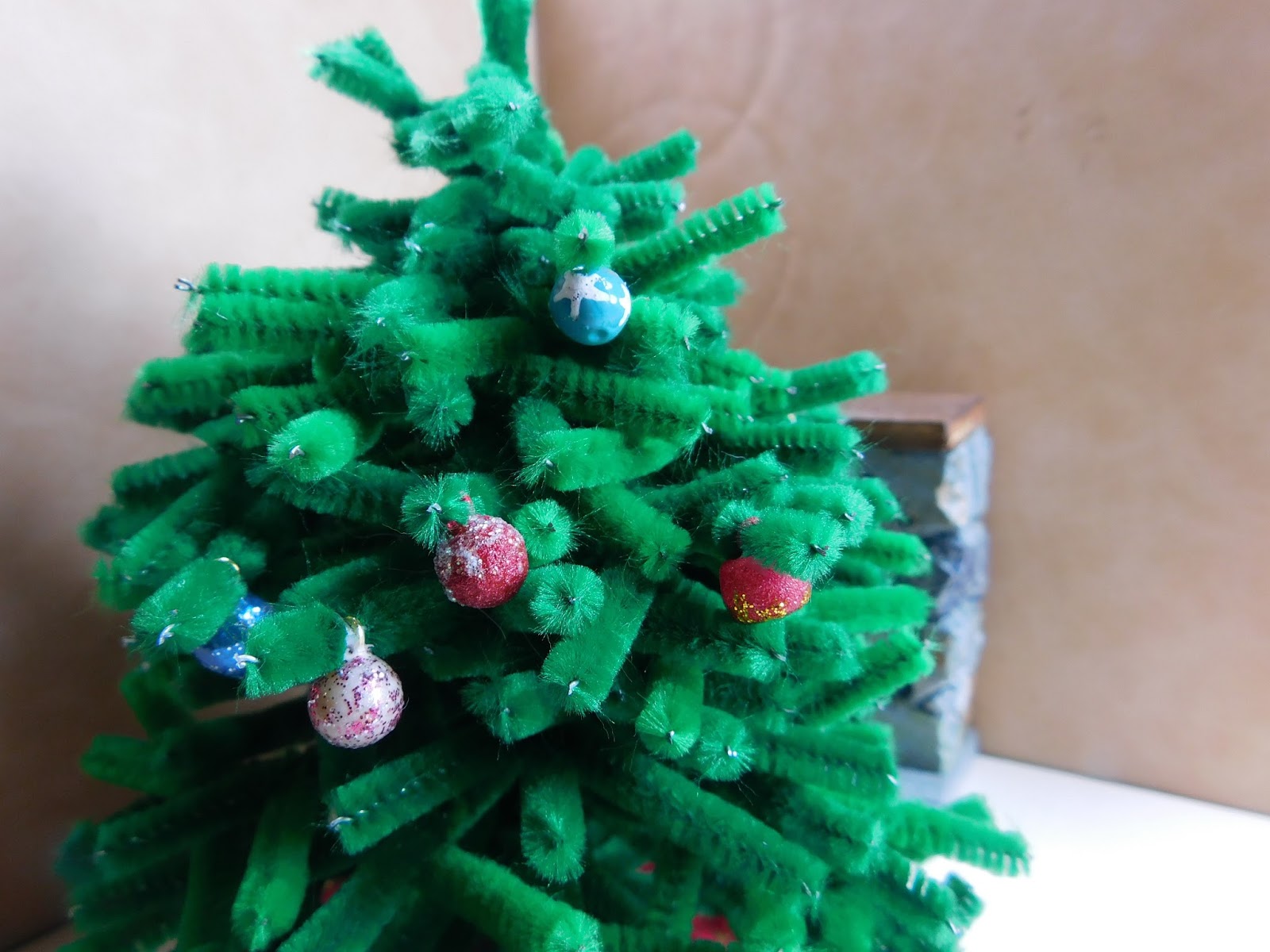 Joanne's Minis Dollhouse Miniature Christmas Ornament Decorating part 2