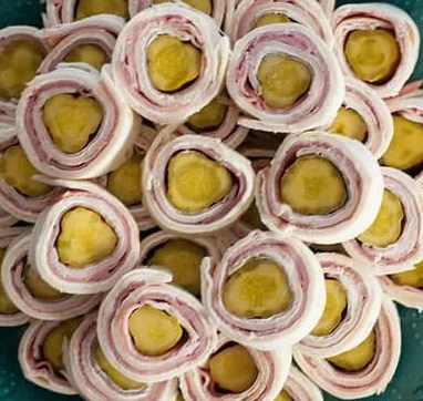 CLASSIC PICKLE HAM & CHEESE ROLL-UPS #snacks #appetizers