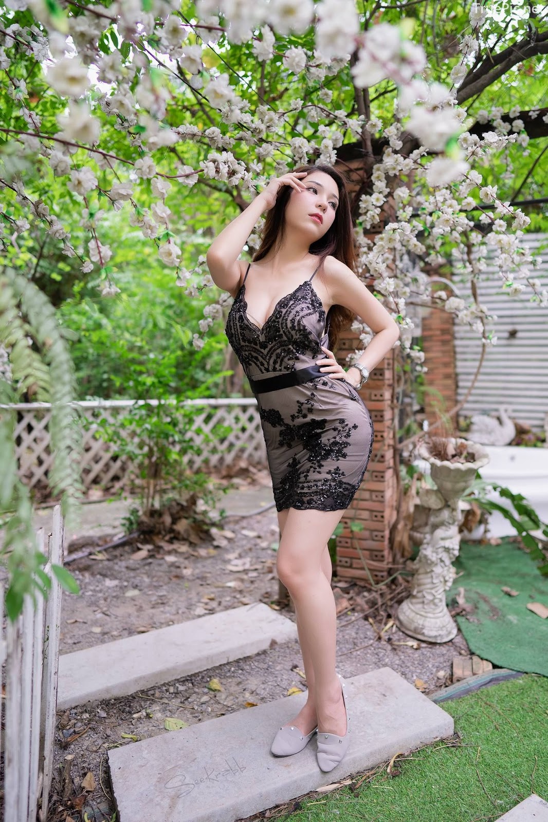 Thailand hot model - Janet Kanokwan Saesim - Black sexy garden - TruePic.net - Picture 9