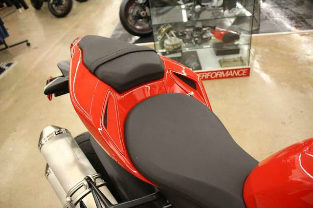 Ducati Streetfighter Seat