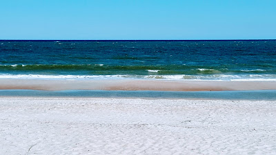 picture of white sand beach and ocean