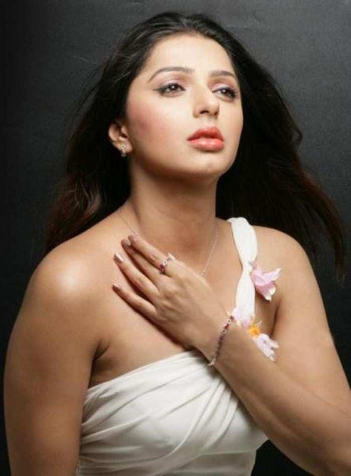 Telugu Heroine Telugu Heroine Reshmi Sex Photos Sex - Telugu Actress Bhumika Chawla Hot Photoshoot Stills