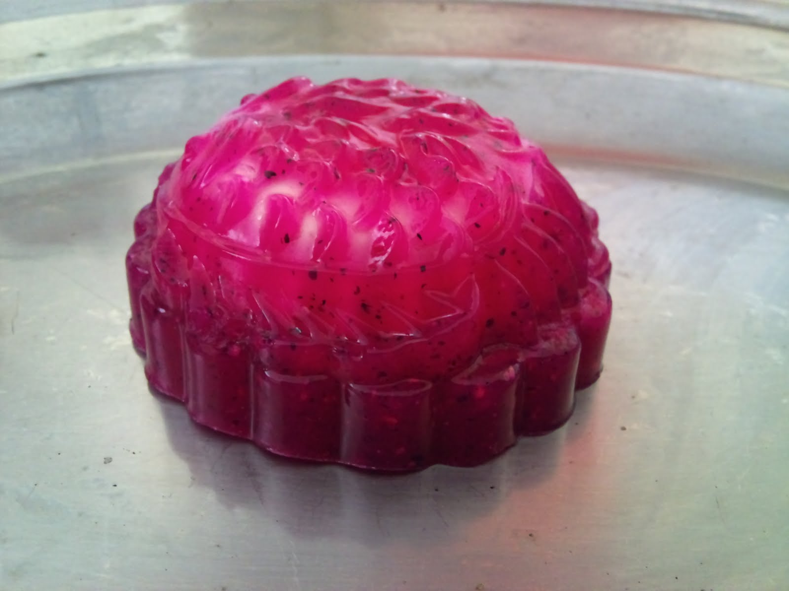 色。。。香。。。味。。。 Dragon Fruit Jelly Mooncake