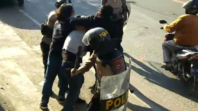 Viral Mahasiswa UIN Makassar Dikeroyok Polisi, Ditendang-Dipukul Pentungan
