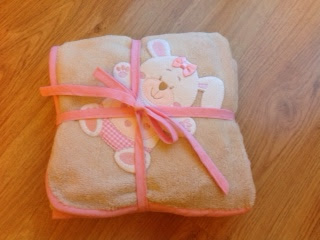 easy and inexpensive DIY baby blanket