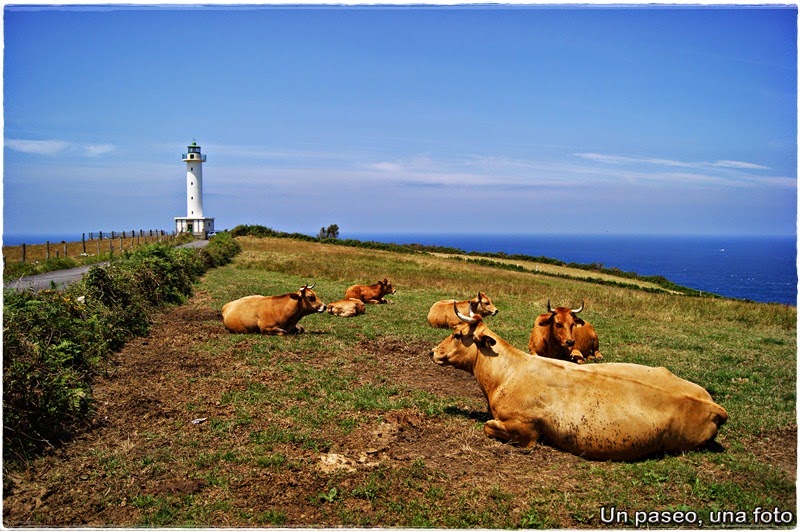 Un paseo,una foto Faro de Lastres. Luces. Asturias