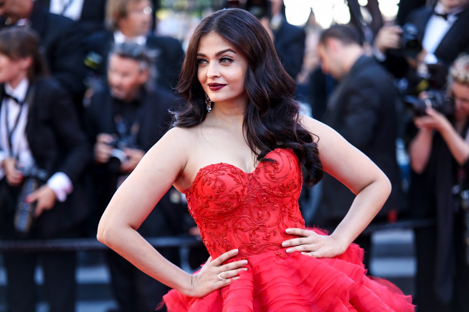 Aishwarya Rai Bachchan Looks Ravishing in a Ralph & Russo Red Gown At '120 Beats Per Minute (120 Battements Par Minute)' Premiere During The 70th Cannes Film Festival 2017