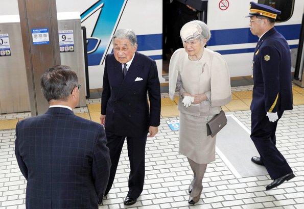 Emperor-Akihito-and-Empress-Michiko-7.jpg