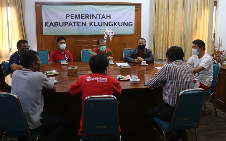 Bupati Suwirta Apresiasi Telkom Sambung Kabel Laut Nusa Penida