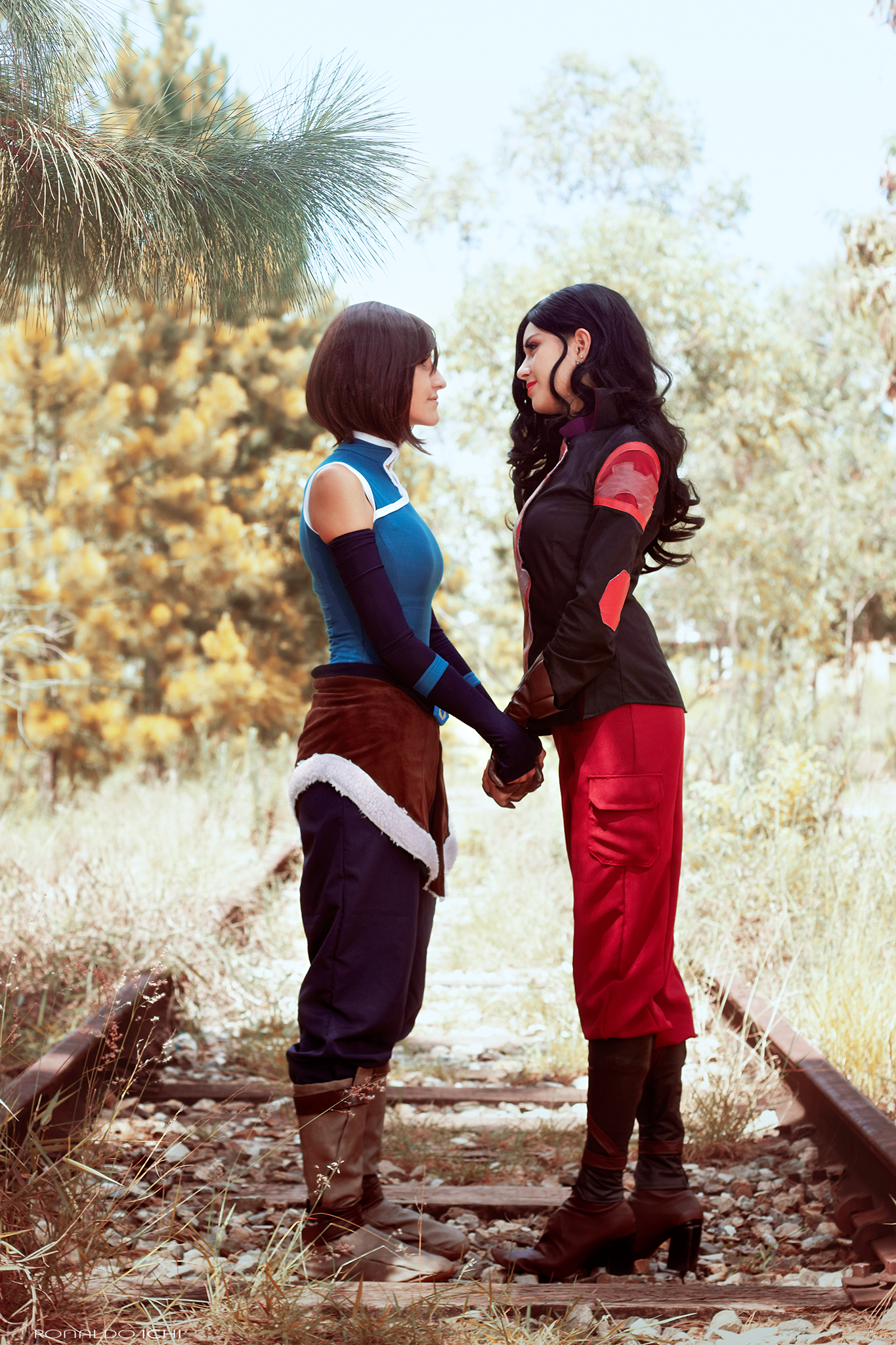 cosplay - Korra and Asami Sato from The Legend of Korra - cosplayers Rizzy and Rach - photography by Ronaldo Ichi