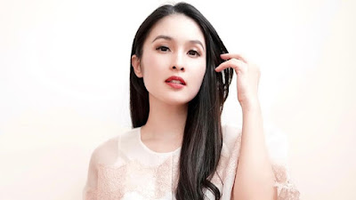 Sandra Dewi Tolak Pindah Agama Karena Cinta: 'Ternyata Aku Lebih Bahagia Saat Ini'