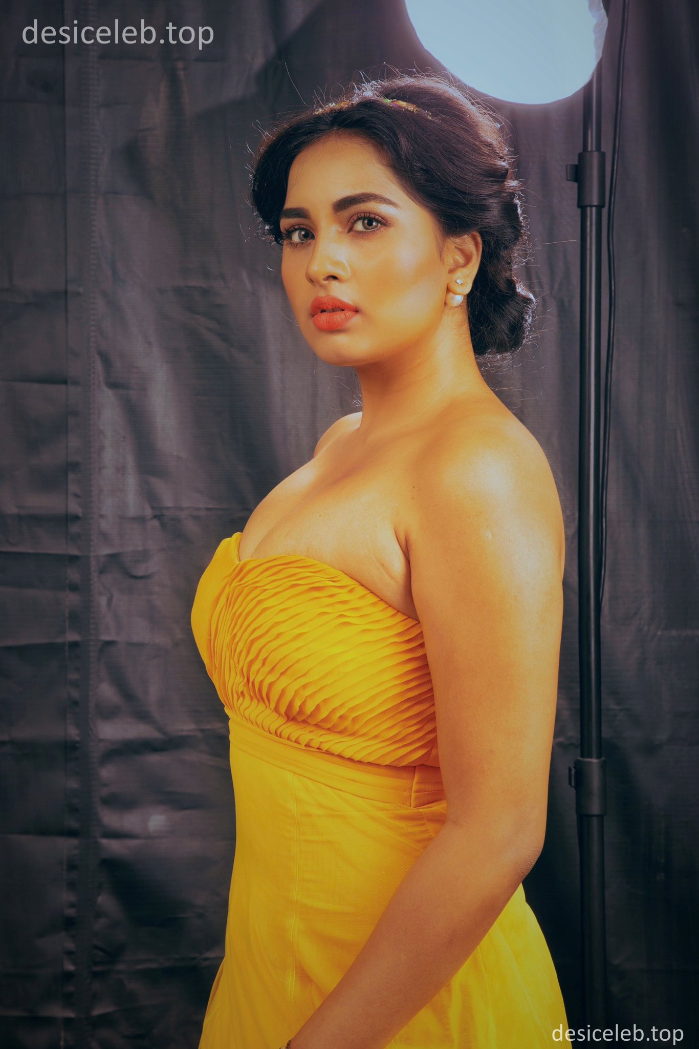 Srushti Dange Big Boobs,Srushti Dange Sexy Cleavage, Srushti Dange boobs, Srushti Dange reveling photoshoot