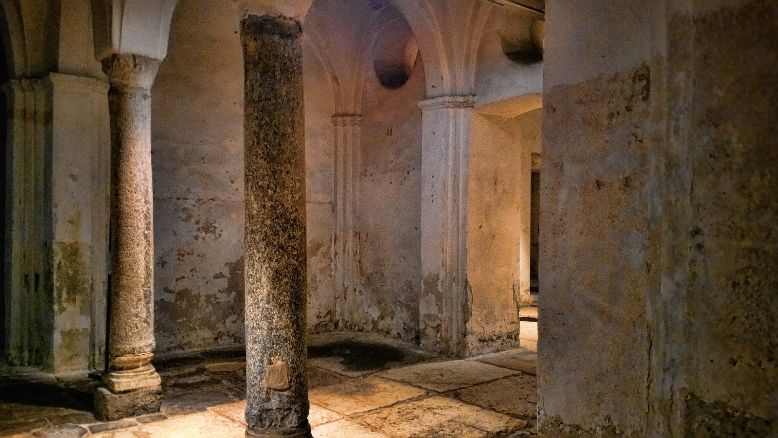 The Peak Effect: Cripta del Santo Sepolcro