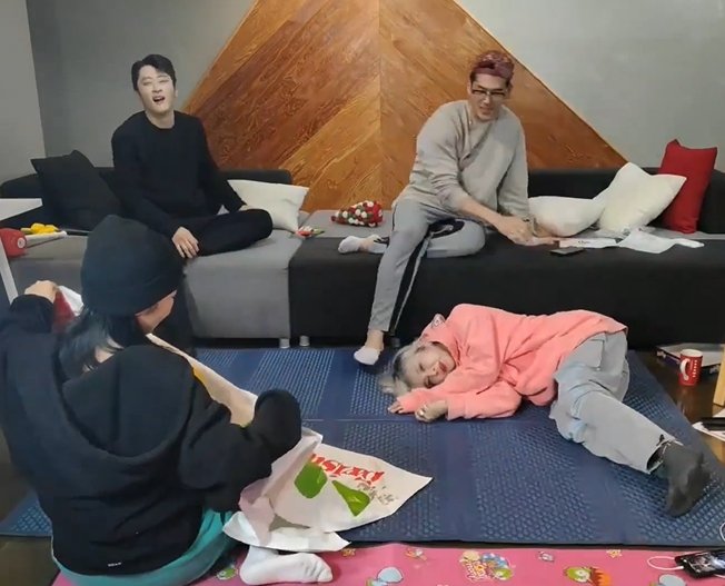 6시간동안 진행된 혼란의 카오스 + 대환장파티였던 브이앱 | 인스티즈