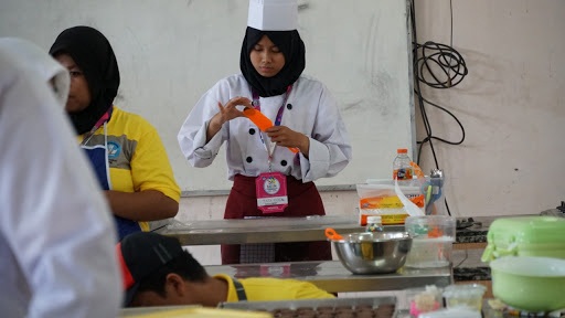 Tugas Dan Tanggung Jawab Cook Helper Beserta Faktor Pendukung Kerja Cook Helper Di Pastry Ilmuperhotelan Apa Yang Kamu Cari Ada Di Sin I