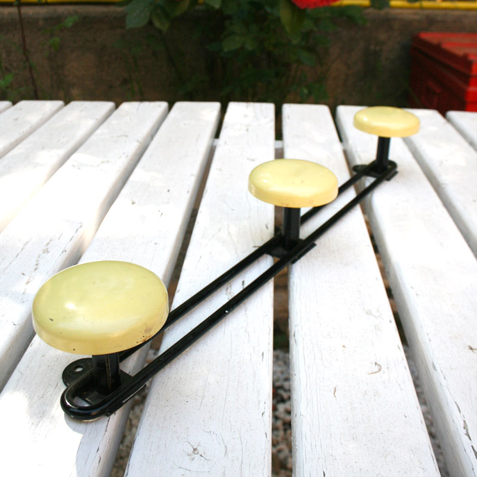 La Puce Au Grenier Decoration Vintage Porte Manteau Mural Jaune