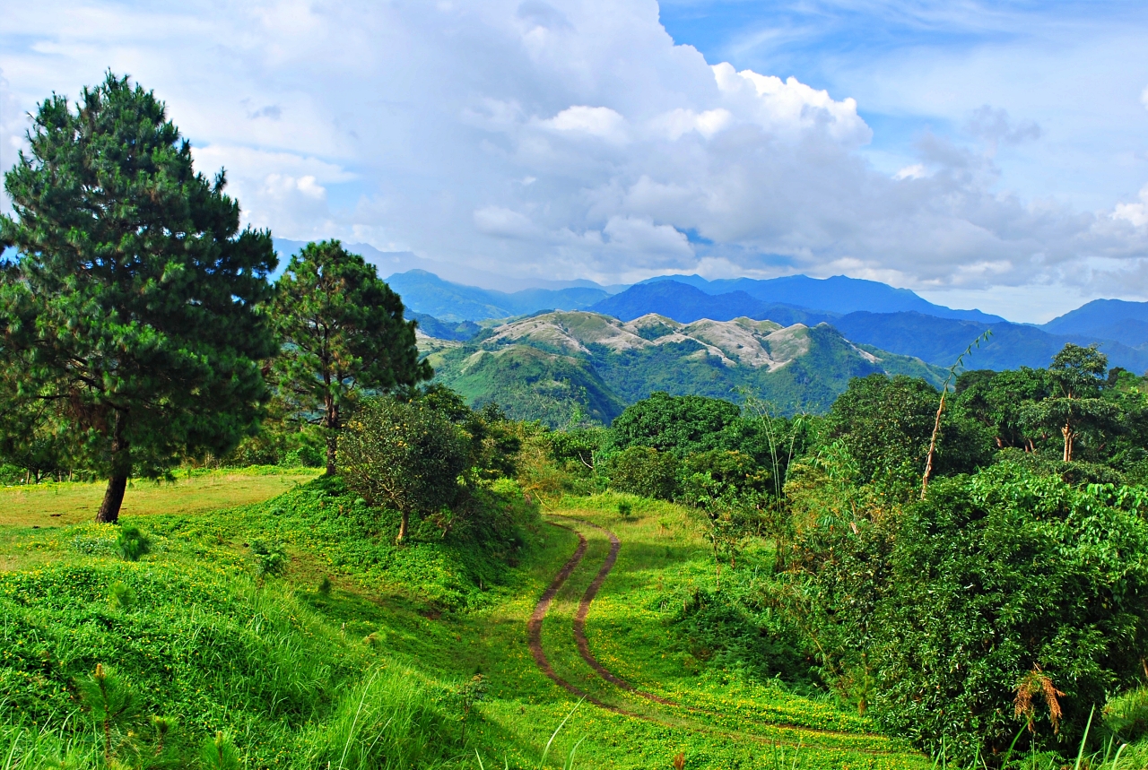 Greens and Sierra Madre as Far as the Eyes Can See Tanay Nomadic