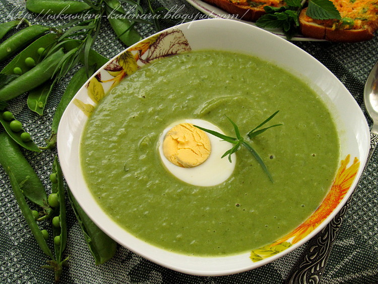 Суп из зеленого гороха. Суп пюре из зел горошка. Суп с тархуном турецкий. Суп пюре с зеленым горошком. Гороховый суп пюре зеленый.
