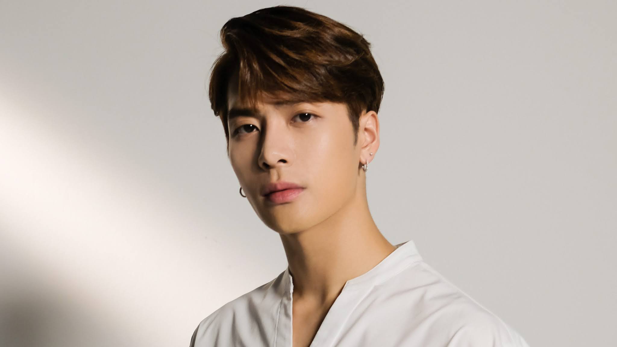 MV] Jackson Wang regresa con "一個人 Alone" BA NA NA Noticias