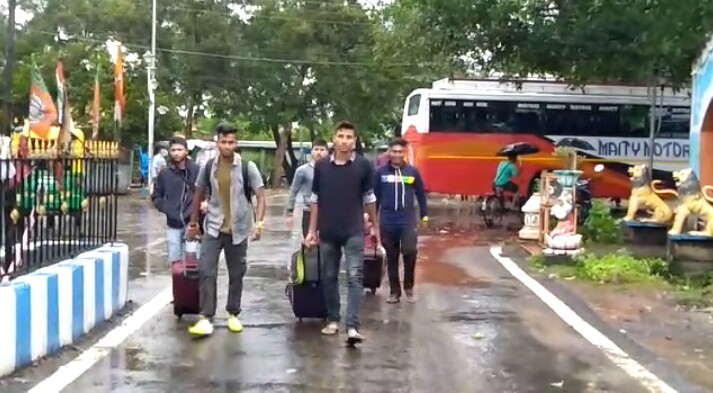 পর্যটকদের সন্ধ্যার মধ্যেই হোটেল ছাড়তে বলল দিঘার প্রশাসন, বুলবুলের চোখ রাঙানিতে ঘর মুখো পর্যটকরা 1 পর্যটকদের সন্ধ্যার মধ্যেই হোটেল ছাড়তে বলল দিঘার প্রশাসন, বুলবুলের চোখ রাঙানিতে ঘর মুখো পর্যটকরা