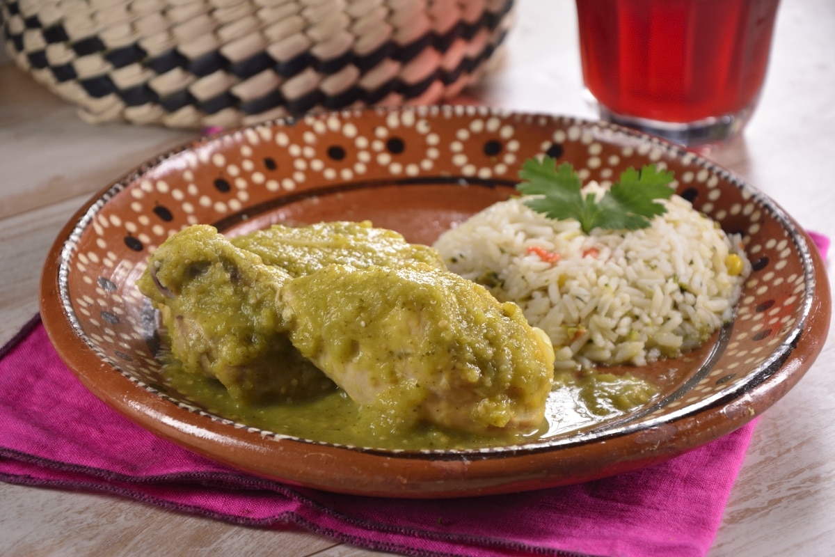 NOTICIAS TEZIUTLAN INFORMA POLLO EN SALSA VERDE CON EPAZOTE, RECETAS