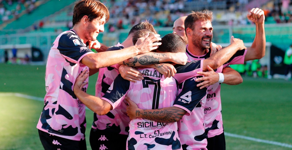 Sicilian Football on X: Palermo debuted their new third kit in yesterday's  Serie C Coppa Italia. What do you think about this jersey? (📸: Palermo FC)   / X