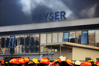 POLICIAL: Investigación revela que víctima del incendio en Kayser tenía tres orificios en el tórax, pero SML no los indagó
