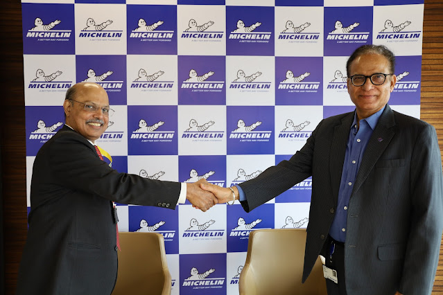 M.S. Unnikrishnan, CEO IITB-Monash Research Academy and Dr. Arun Jaura Managing Director Michelin India Technology Centre India M.S. Unnikrishnan, CEO IITB-Monash Research Academy and Dr. Arun Jaura Managing Director Michelin India Technology Centre India
