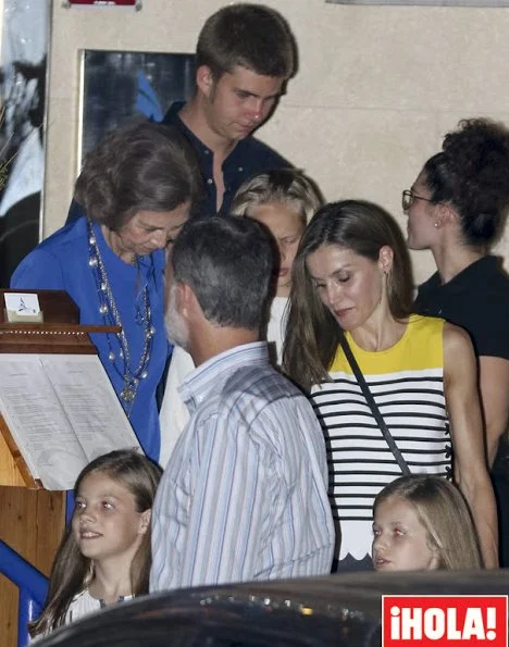 King Felipe,İnfanta Cristina, former Queen Sofia İnfanta Sofia and Princess leonor at the dinner. Queen Letizia wore Mango striped knit top/blouse