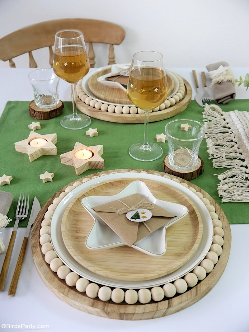 Table de Noël Nature avec Décoration DIY Faciles - décor de table à faire soi-même. Ce décor repensé est rapide, facile et économique!