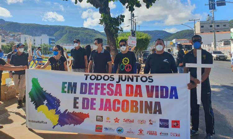 Manifestantes fazem ato contra Bolsonaro em Jacobina