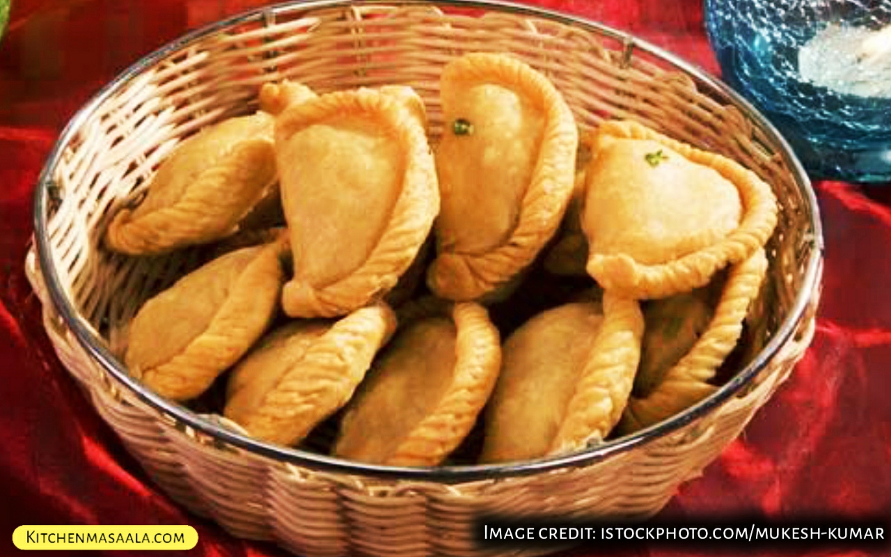 खोए की गुजिया बनाने की विधि, khoye ki Gujiya Recipe